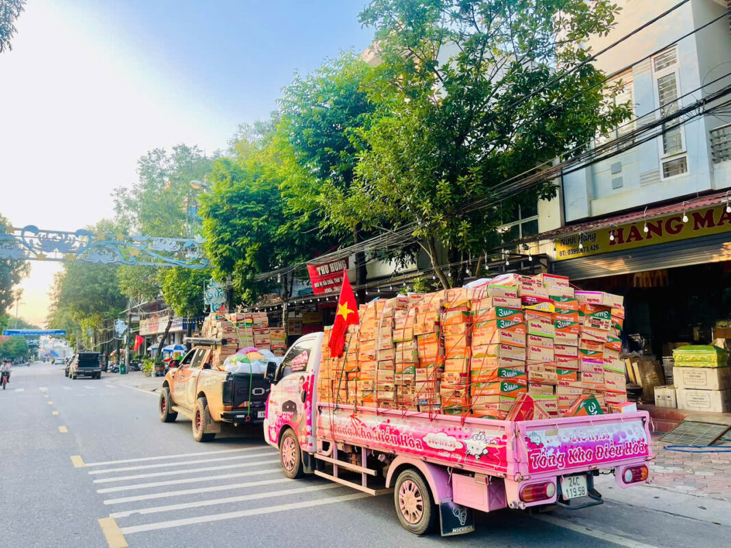 Bà Con Nhân Dân Việt Nam